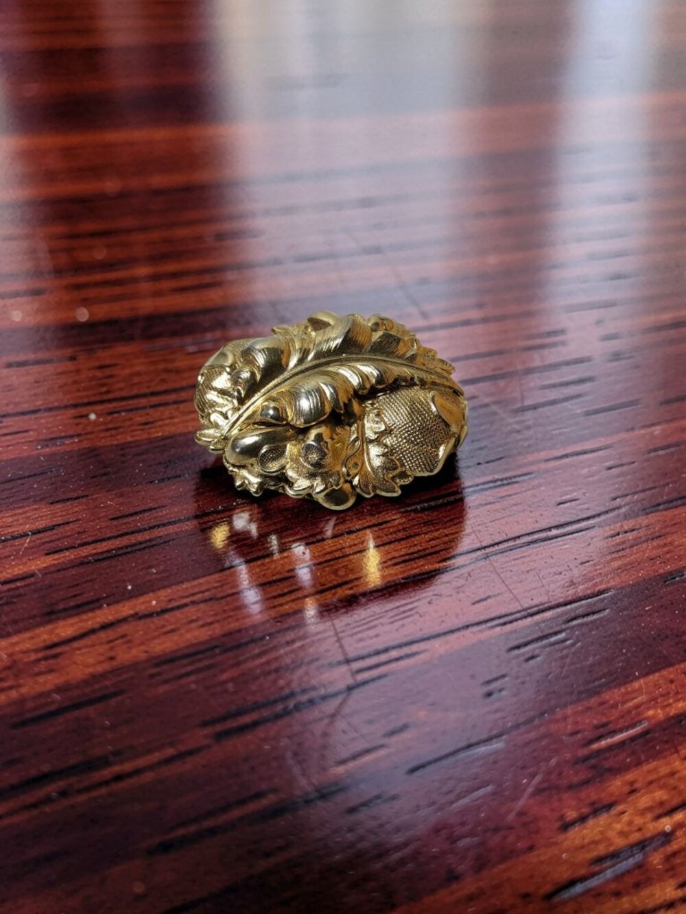 Vintage Goldtone Large 4 Layer Brooch Pin with Feather, Oak Leaves, and Berries, - Picture 4 of 16
